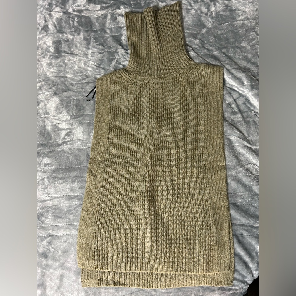 Knit turtleneck collar
